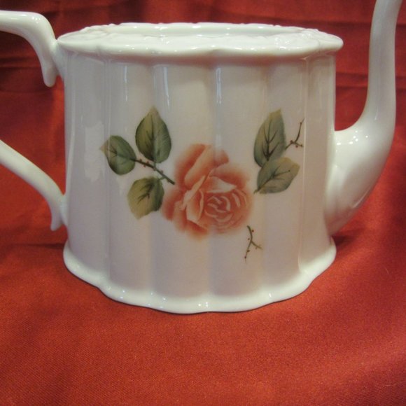 VTG 80'S CHINA TEAPOT, W/PINK ROSES, RIBBED PANELS, NO LID - Picture 6 of 7